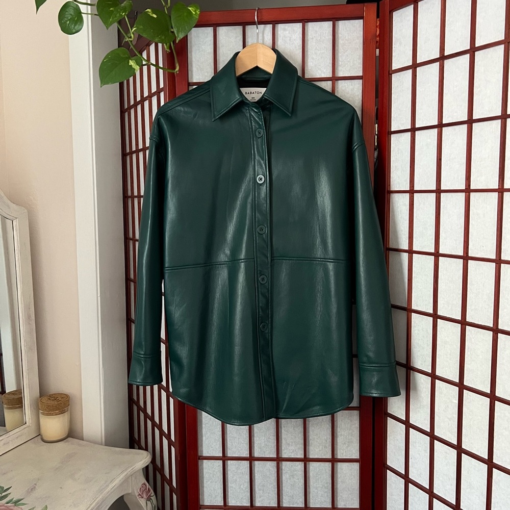 Aritzia Pelli Vegan Leather Jacket Shacket babaton in forest green